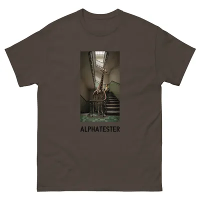 T-Shirt giraffe stairwell