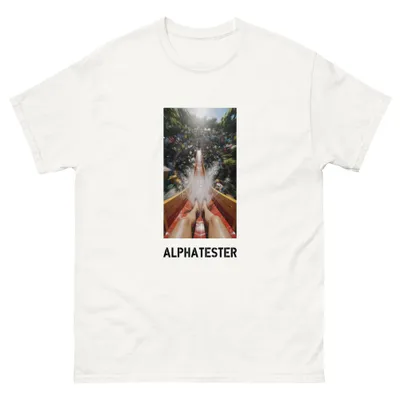 T-Shirt slide: Blick nach vorn über die eigenen Beine, eine rote Wasserrutsche schießt nach unten, alles ringsum verzieht sich zu Streifen.