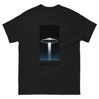 T-Shirt ufo: Eine silberne fliegende Untertasse im schwarzen Himmel, darunter ein scharf begrenzter Lichtkegel nach unten.